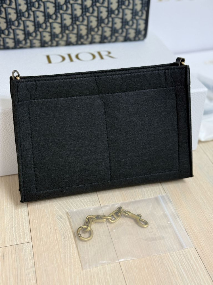 디올 몽테인 30 파우치 판매합니다.--7