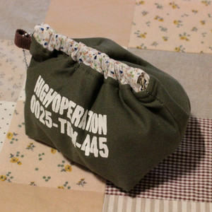 핸드메이드 카키 바네 파우치