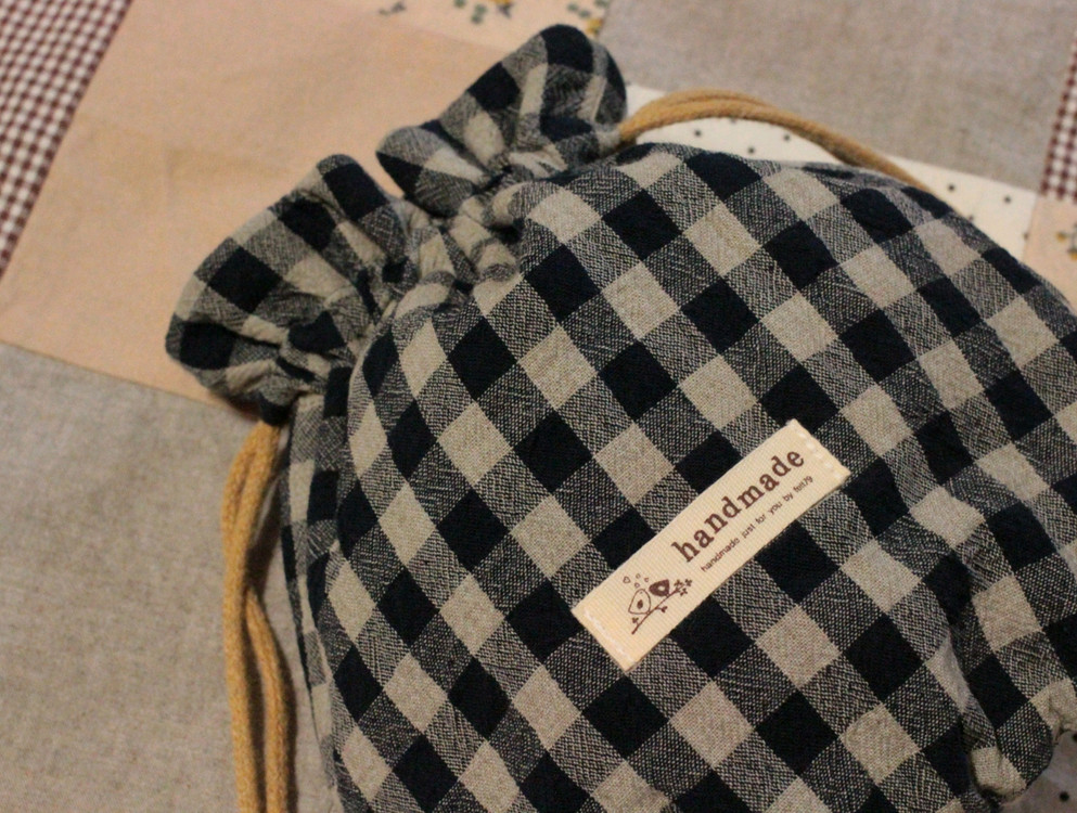 핸드메이드 네이비체크 셔링 스트링 파우치--1