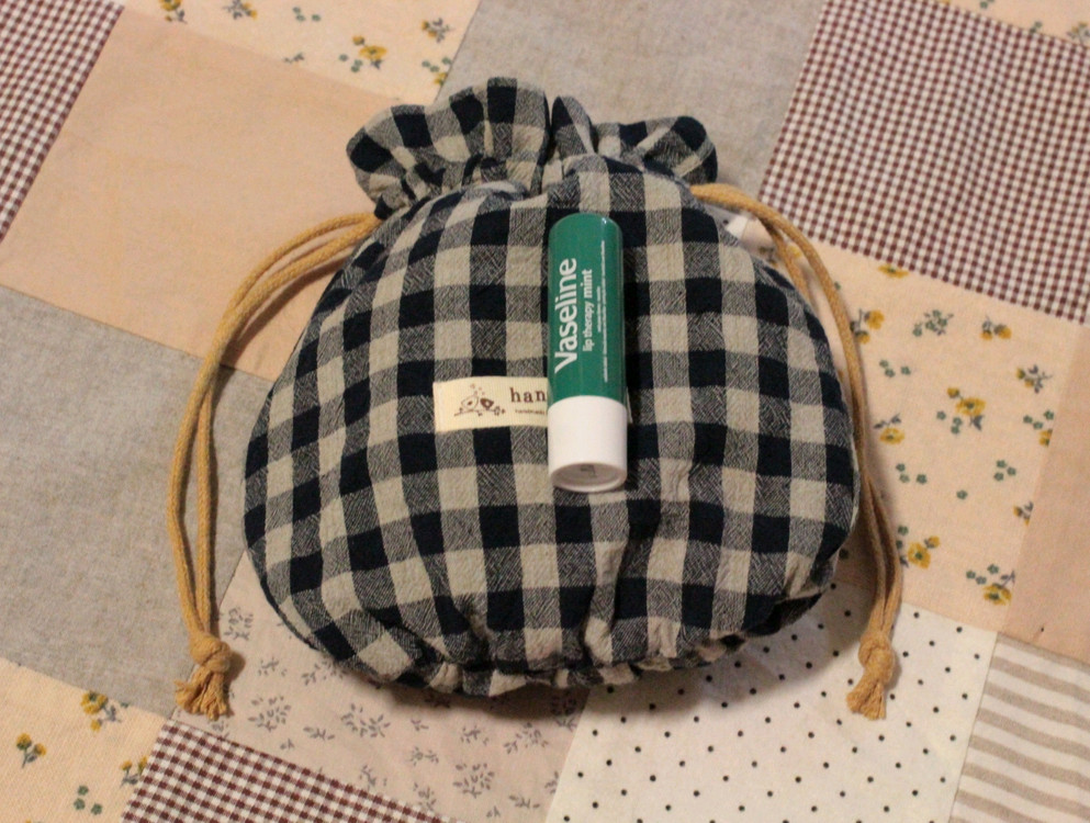 핸드메이드 네이비체크 셔링 스트링 파우치--2