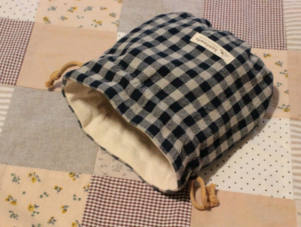 핸드메이드 네이비체크 셔링 스트링 파우치--5