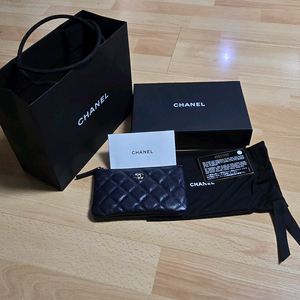 샤넬 클래식 캐비어 미니 파우치 네이비