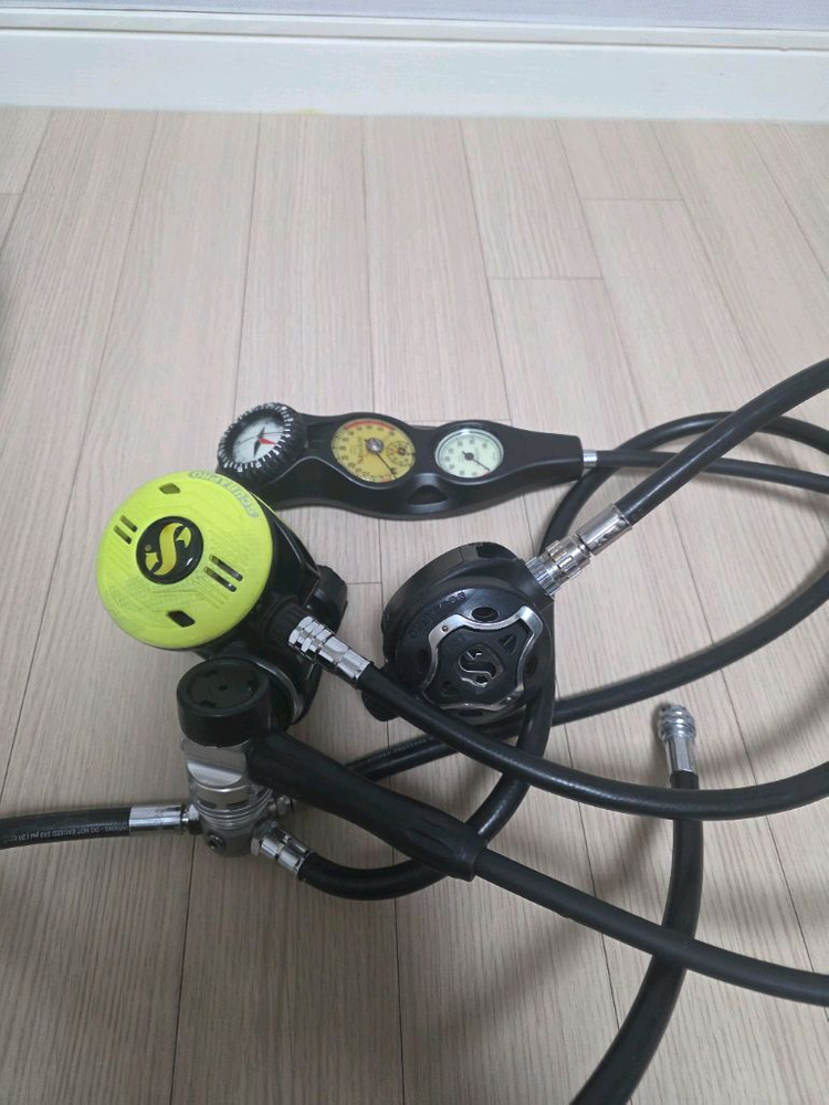 스쿠버프로 mk25 sa s600 다이빙 호흡기 세트 이미지