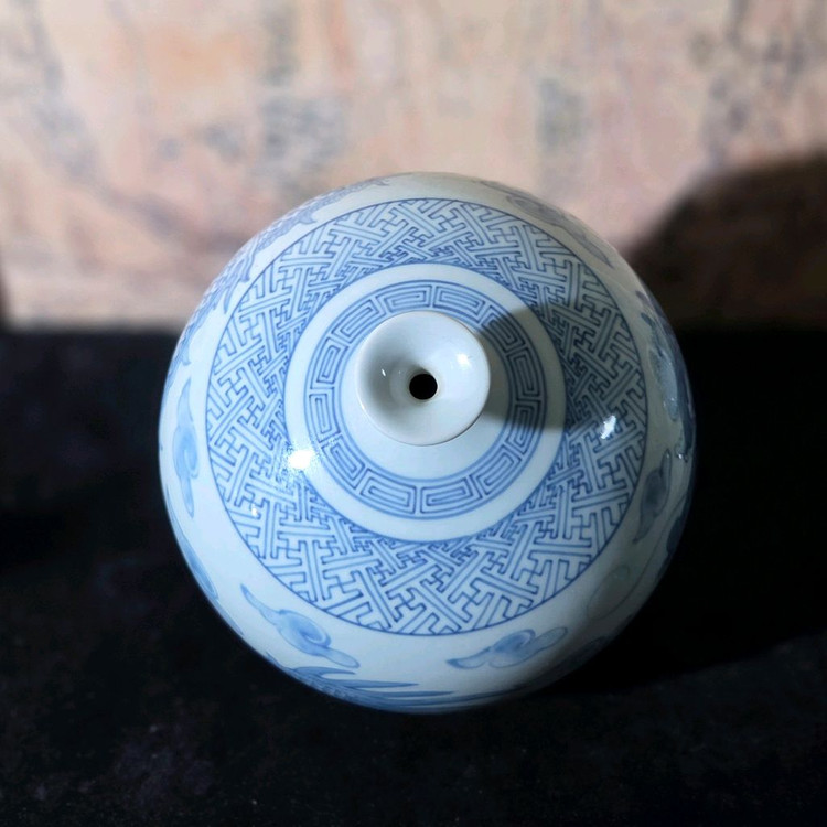 *청화백자 운룡문 앵꼬 항아리 이미지