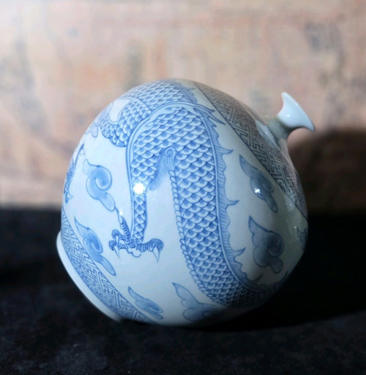 *청화백자 운룡문 앵꼬 항아리 이미지