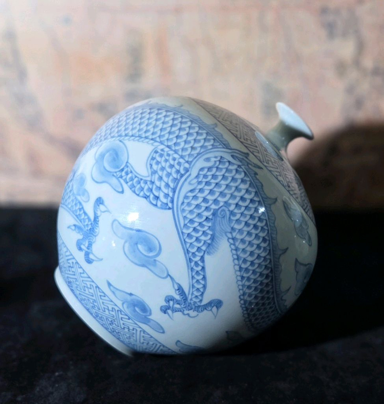 *청화백자 운룡문 앵꼬 항아리 이미지