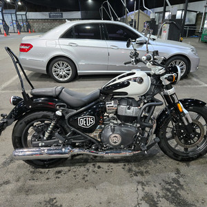 로얄엔필드 슈퍼메테오650