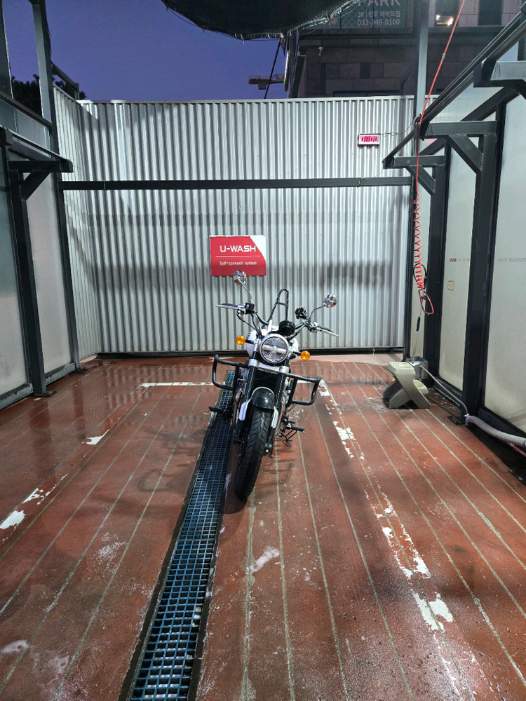 로얄엔필드 슈퍼메테오650--2