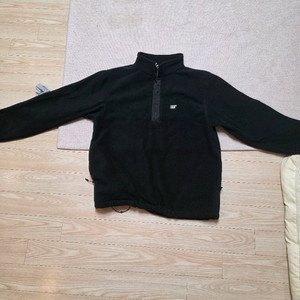 어스투 보드복 집업 판매합니다.