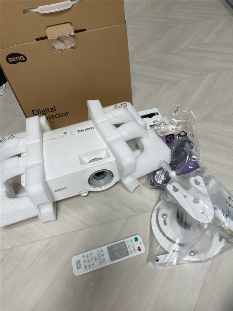 BenQ EH600 스마트 빔프로젝터+천장거치대+80인치 수동 빔스크린 풀세트--2
