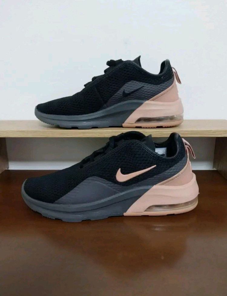여성 나이키 에어맥스 모션2 운동화 (225) 이미지