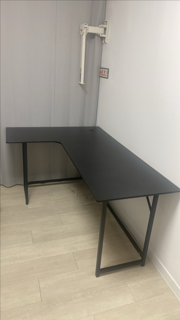 게이밍책상 팝니다--2