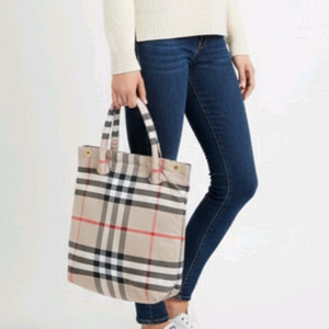 버버리스티일 토트백