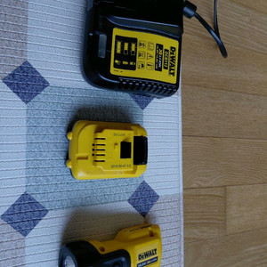 디웰트10.8v충전기.밧데리 이미지