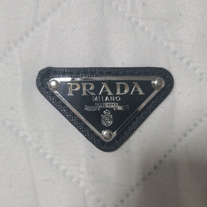 프라다 로고/ 엠블럼
