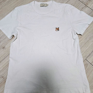 메종키츠네 폭스헤드 패치 반팔 (화이트) 3.5만에 팝니다.