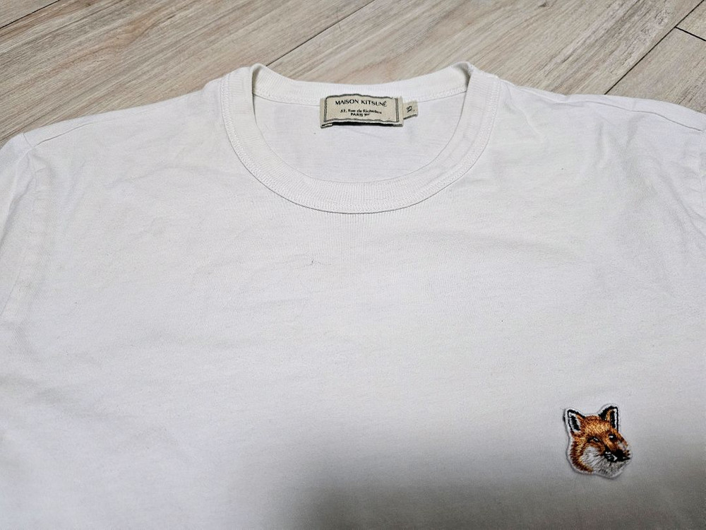 메종키츠네 폭스헤드 패치 반팔 (화이트) 3.5만에 팝니다.--1