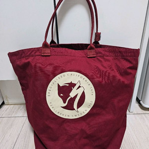 스페셜라이즈드 피엘라벤 토트백 4만에 팝니다.