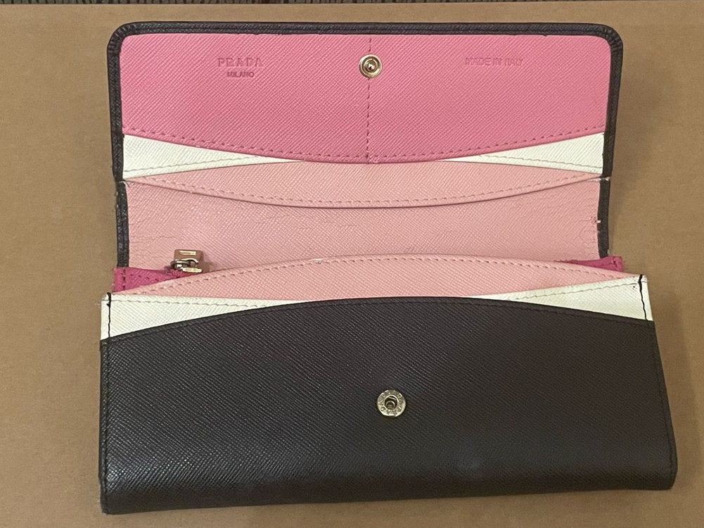 [정품] 프라다 사피아노 금장 장지갑 (내부 핑크 배색)--1