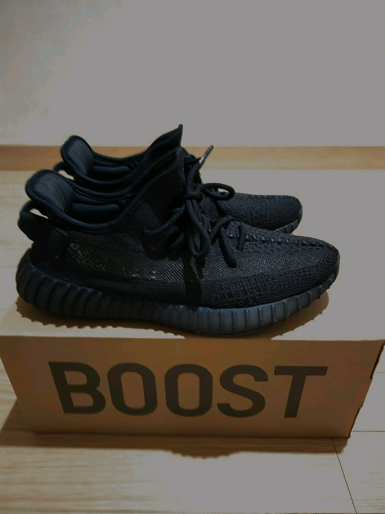 아디다스 이지부스트 350v2 오닉스 260 사이즈--1