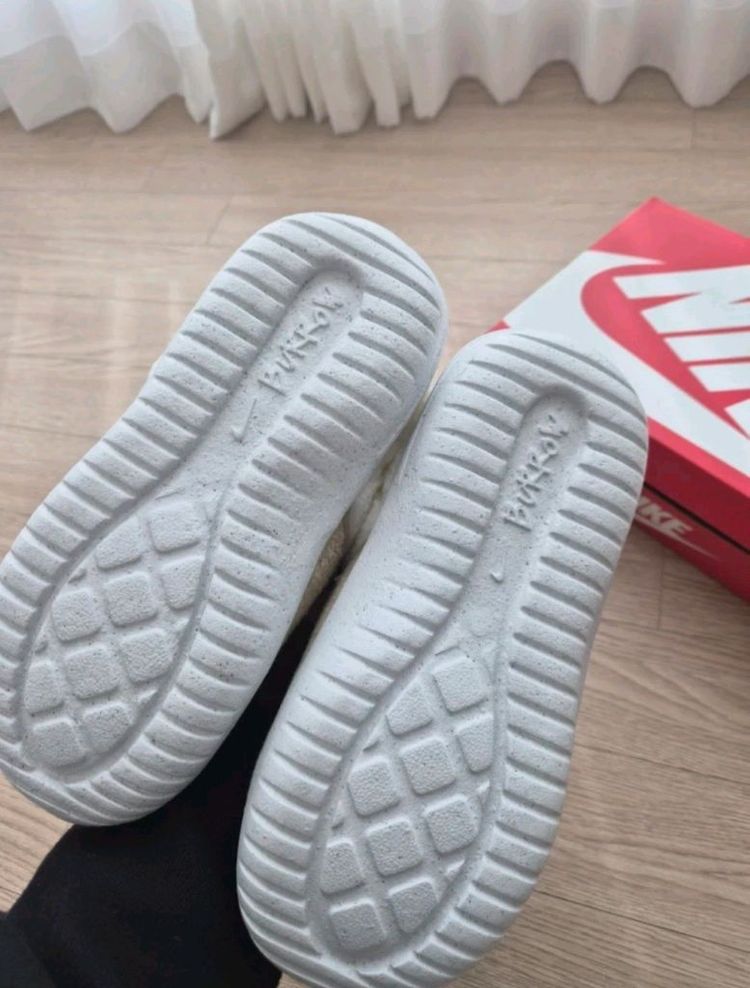 나이키 버로우 se / 새상품 230--3