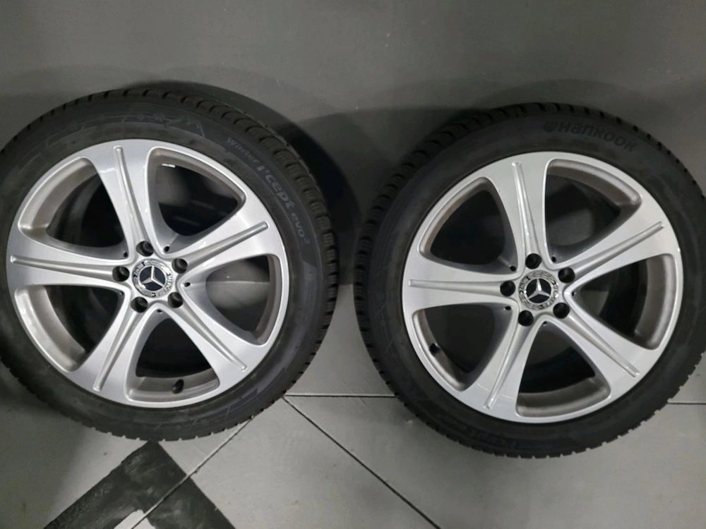 w213 e300 18인치 휠 + 윈터 아이셉트 에보3 245 45 18 / cle 장착가능 / 벤츠윈터타이어 이미지