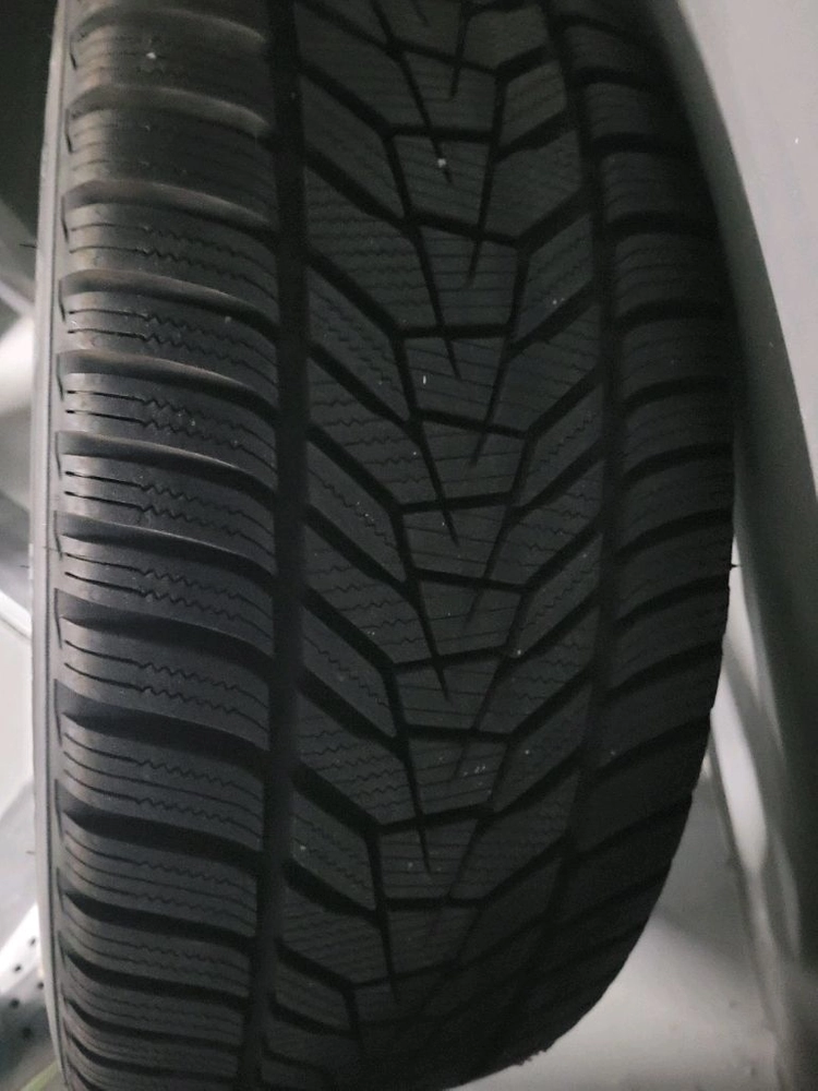 w213 e300 18인치 휠 + 윈터 아이셉트 에보3 245 45 18 / cle 장착가능 / 벤츠윈터타이어 이미지