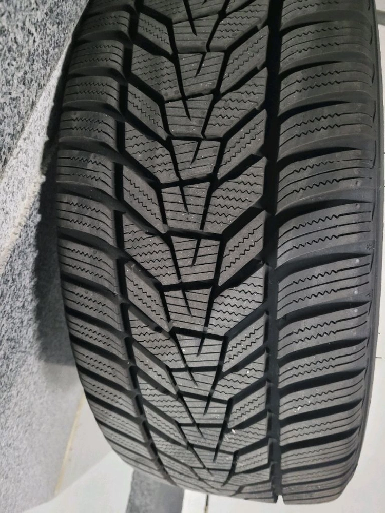 w213 e300 18인치 휠 + 윈터 아이셉트 에보3 245 45 18 / cle 장착가능 / 벤츠윈터타이어 이미지