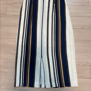 앞트임 린넨 스트라이프 H라인 스커트