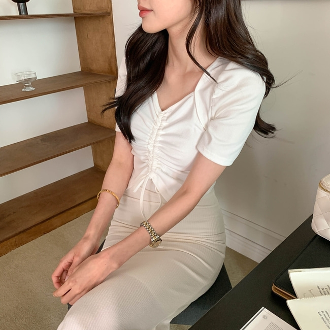 [새상품] 셔링 퍼프 크롭 반팔 블라우스--2