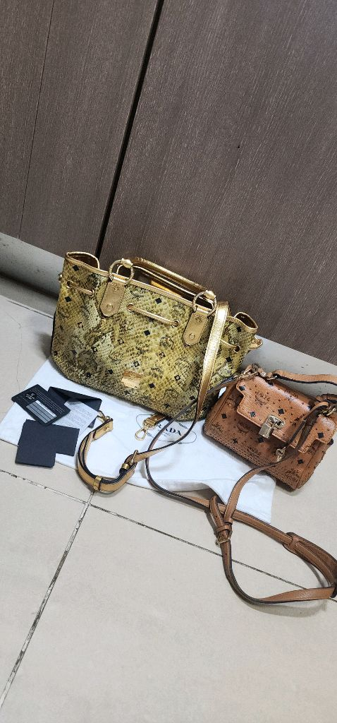 MCM 파이톤 스터드 숄더백--2