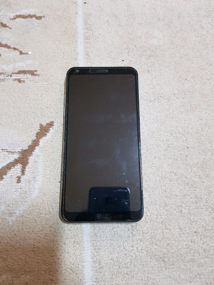 LG Q6.스마트폰--2