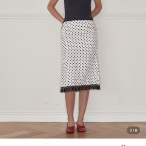 홈바디띵즈 HBT 소프트 레이스 도트 스커트 화이트