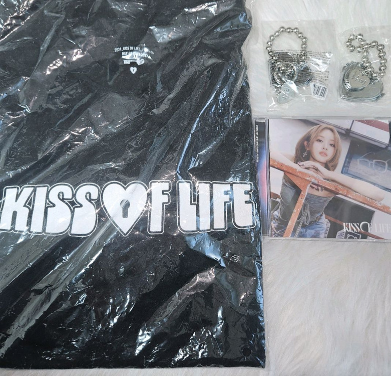 키스오브라이프 굿즈 포토카드 시그 팬클럽키트 팬콘서트 벨나띠쥴리하늘 앨범 니들리 키링 이미지