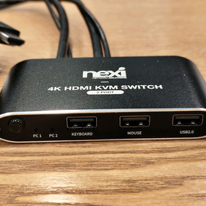 리버네트워크 2포트 KVM 스위치 판매합니다.