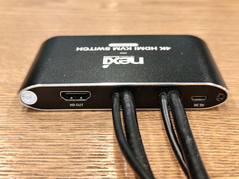 리버네트워크 2포트 KVM 스위치 판매합니다.--1