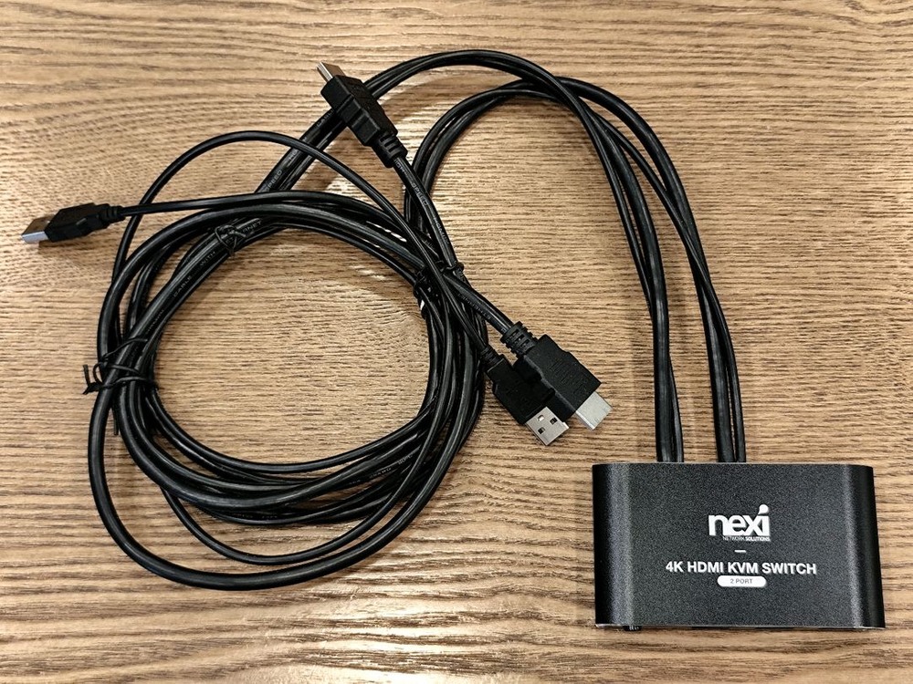 리버네트워크 2포트 KVM 스위치 판매합니다.--2