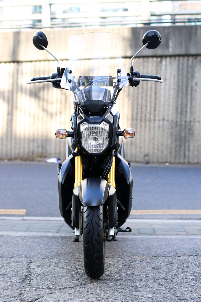 줌머x 혼다 2015년식 2500km 신차급 오토바이 스쿠터 판매합니다--4