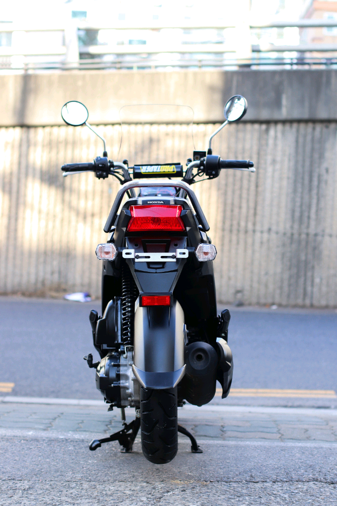 줌머x 혼다 2015년식 2500km 신차급 오토바이 스쿠터 판매합니다--5