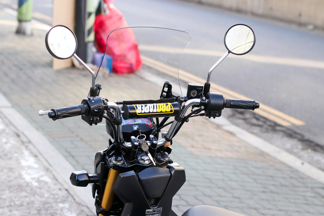 줌머x 혼다 2015년식 2500km 신차급 오토바이 스쿠터 판매합니다--6