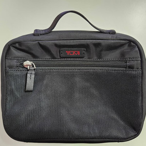 투미 라지 액세서리 파우치 팝니다. (택포 7.5만)