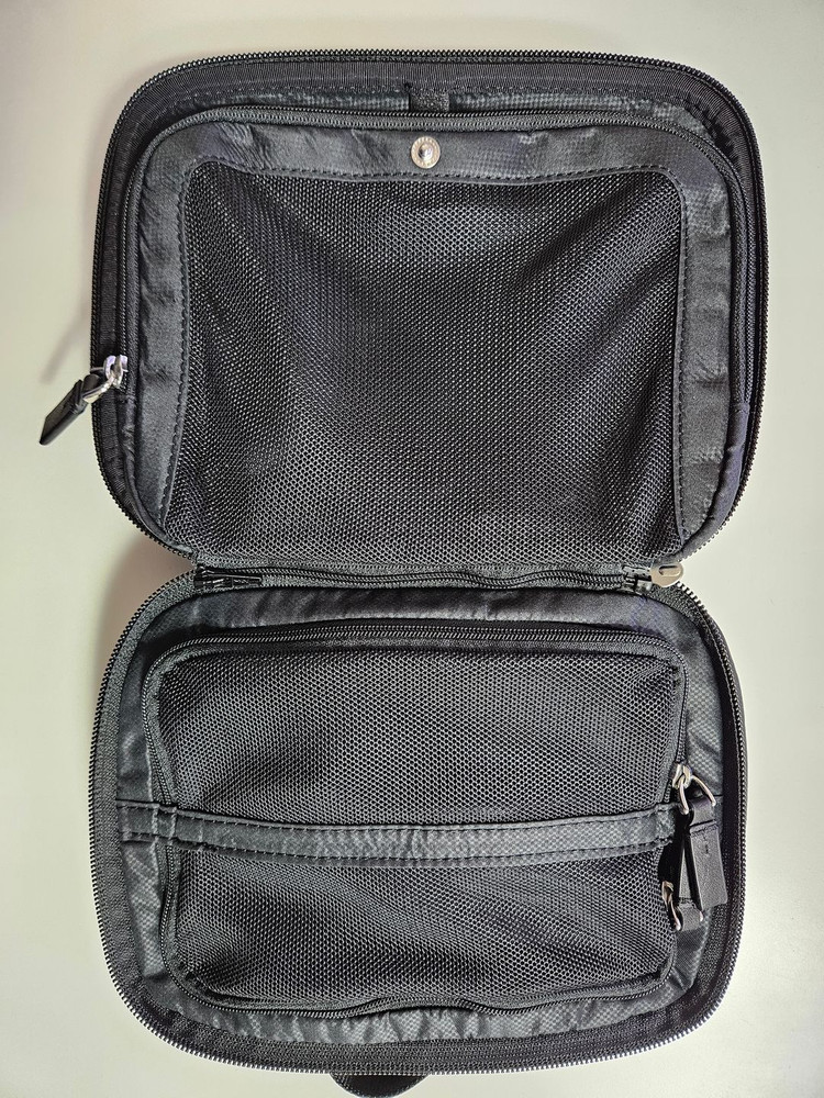 투미 라지 액세서리 파우치 팝니다. (택포 7.5만)--2