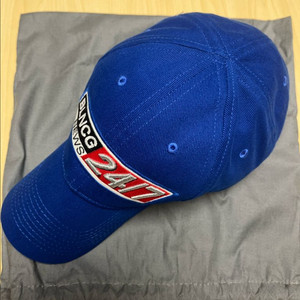 발렌시아가 모자 판매합니다.