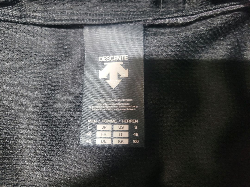 데상트 후드집업--2