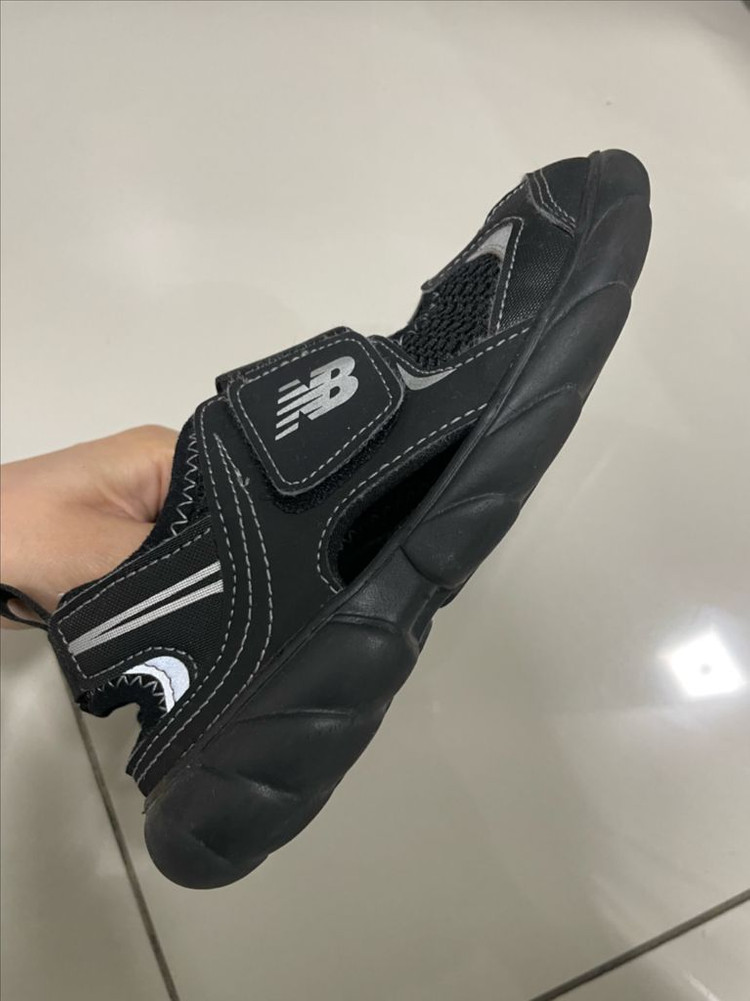 뉴발란스 키즈 프리들 블랙 200 이미지