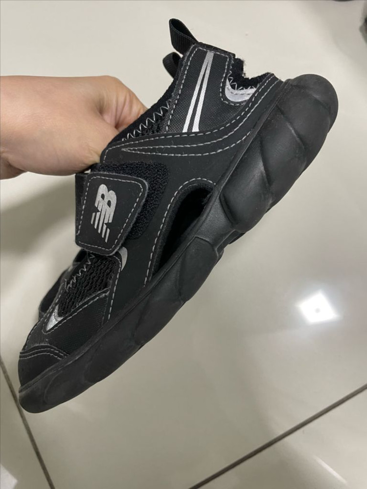 뉴발란스 키즈 프리들 블랙 200 이미지