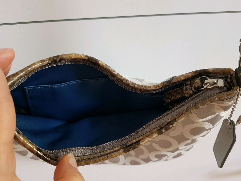 코치 미니 크로스백 이미지