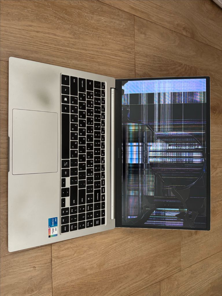 삼성 노트북 NT755XDA 21년식 i5 액정파손 부품용 17만원 판매--1