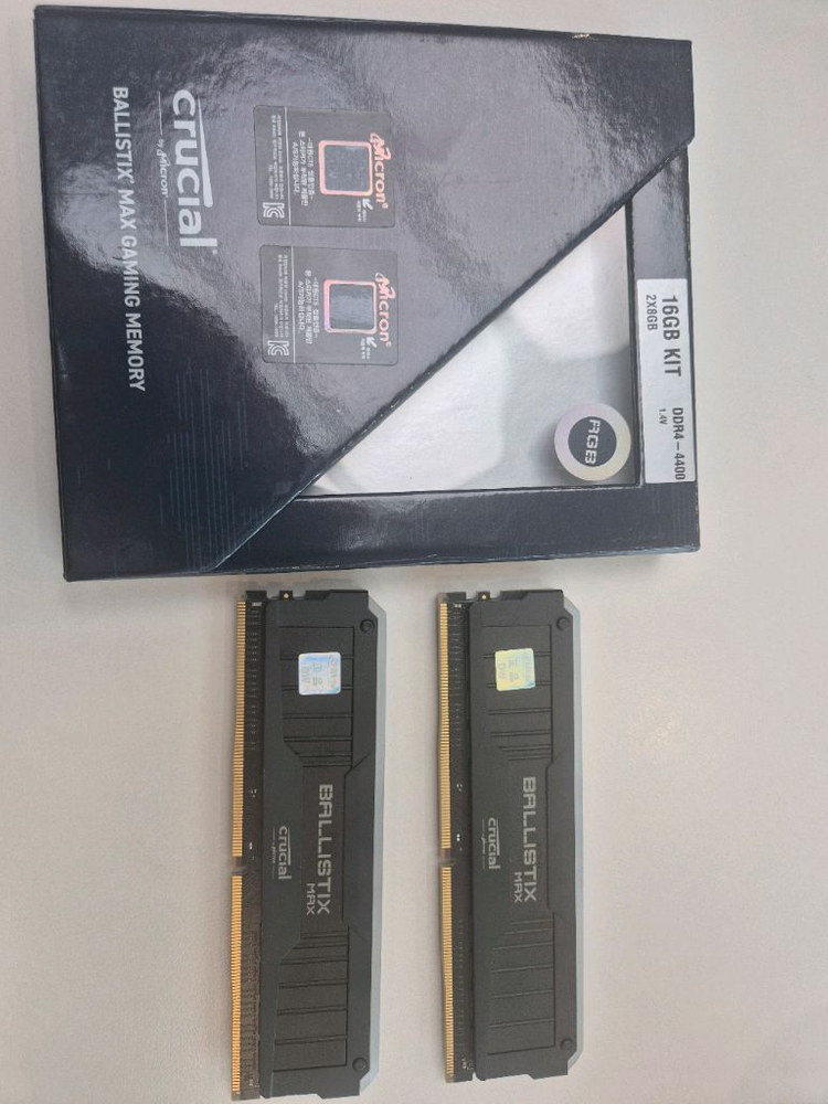 대원 정품 ddr4 4400 xmp rgb램 8g 두 장(총 16g)--1