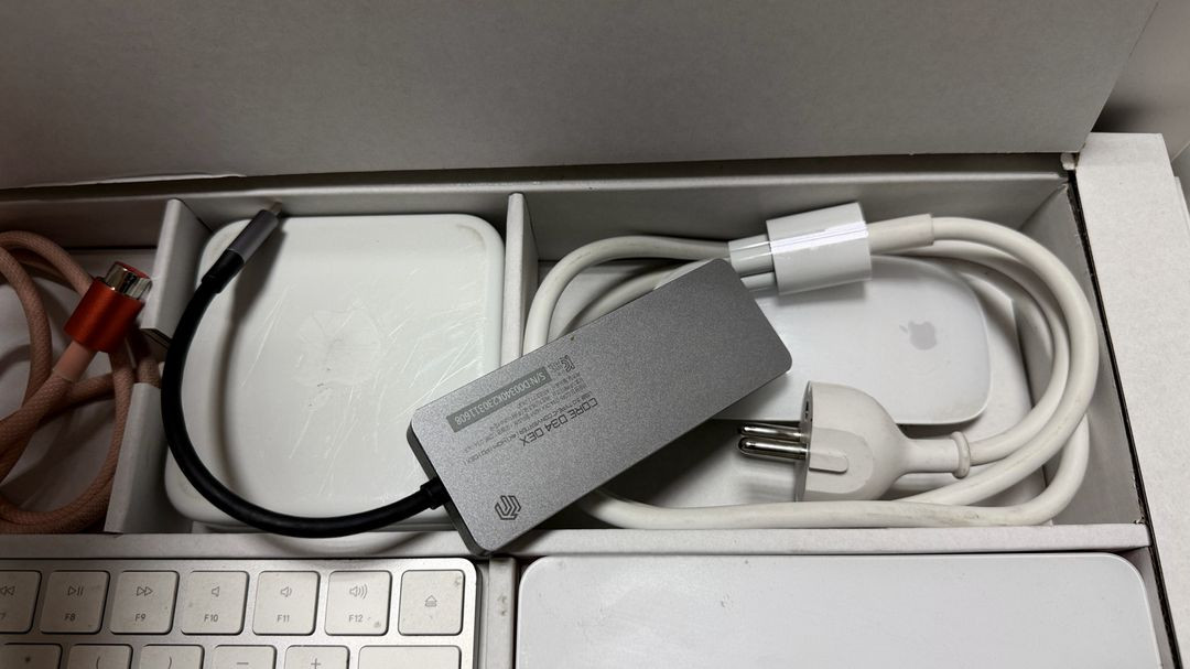 M1 iMac 24인치 16GB 1TB 코랄 + 매직키보드+트랙패드 풀구성--4